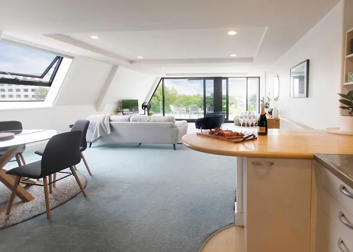 Lakeside Loft